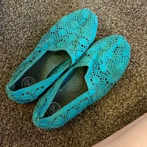 a bit dirty but otherwise still decent condition, not tearing anywhere